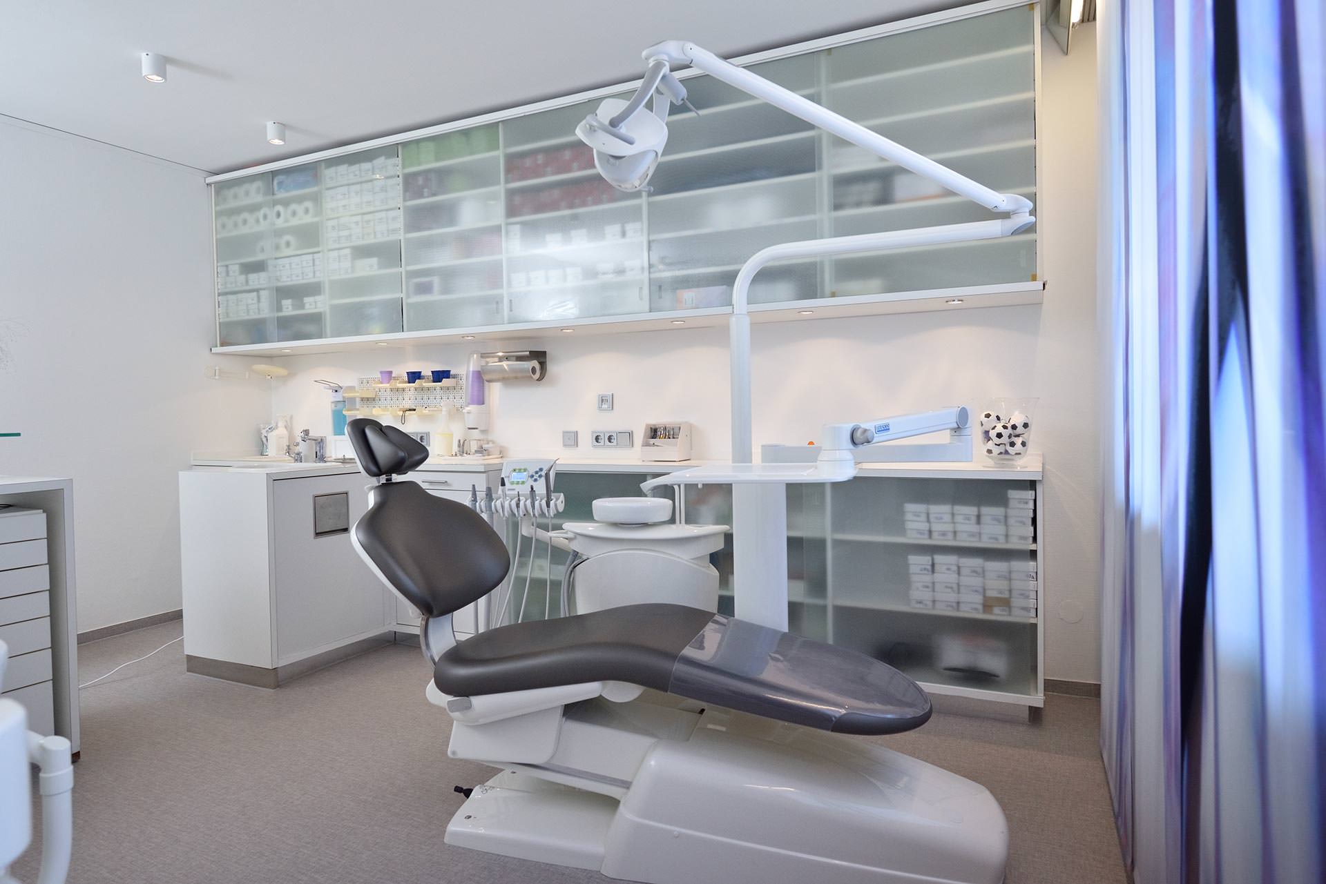 Behandlungsstuhl Praxis Willsch